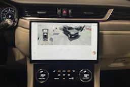 punainen Jaguar F-PACE 2021 kuva 23.