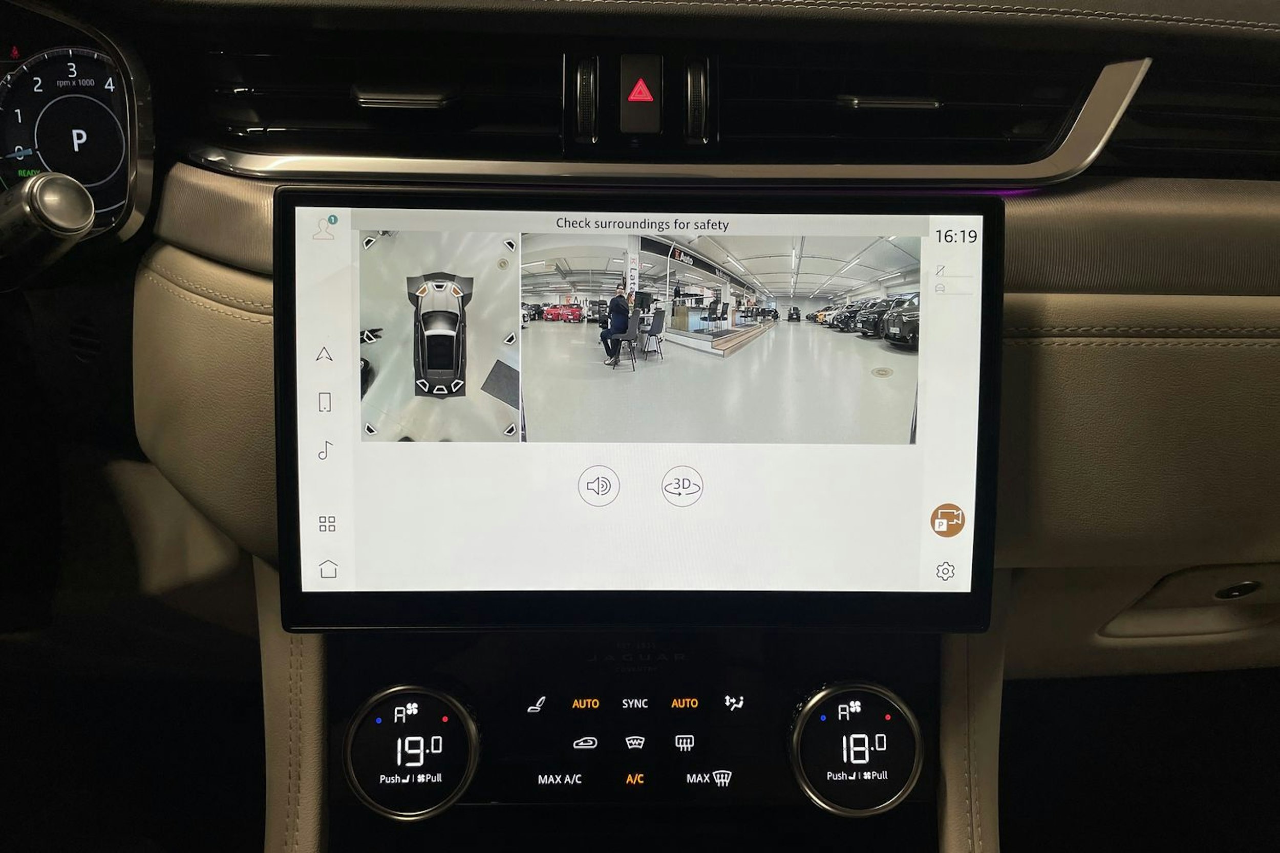 punainen Jaguar F-PACE 2021 kuva 24.