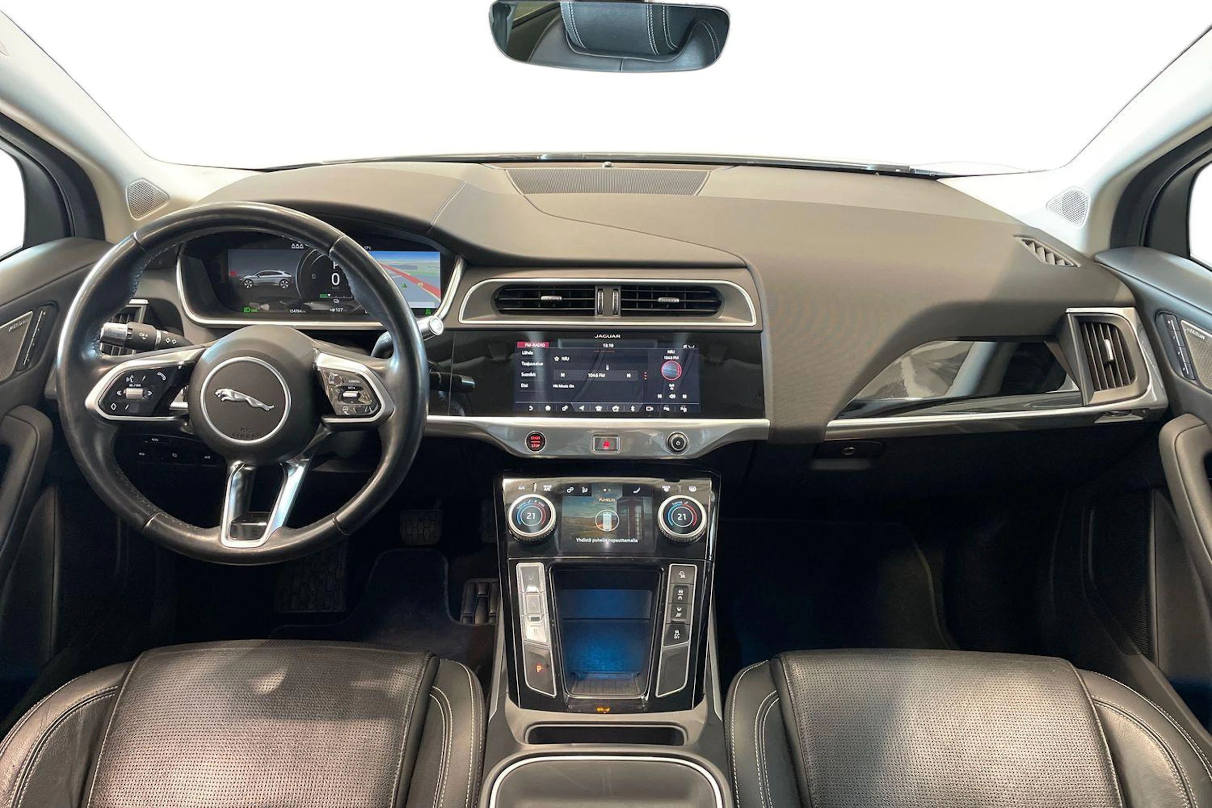 valkoinen Jaguar I-PACE 2018 kuva 7.