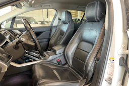 valkoinen Jaguar I-PACE 2018 kuva 11.