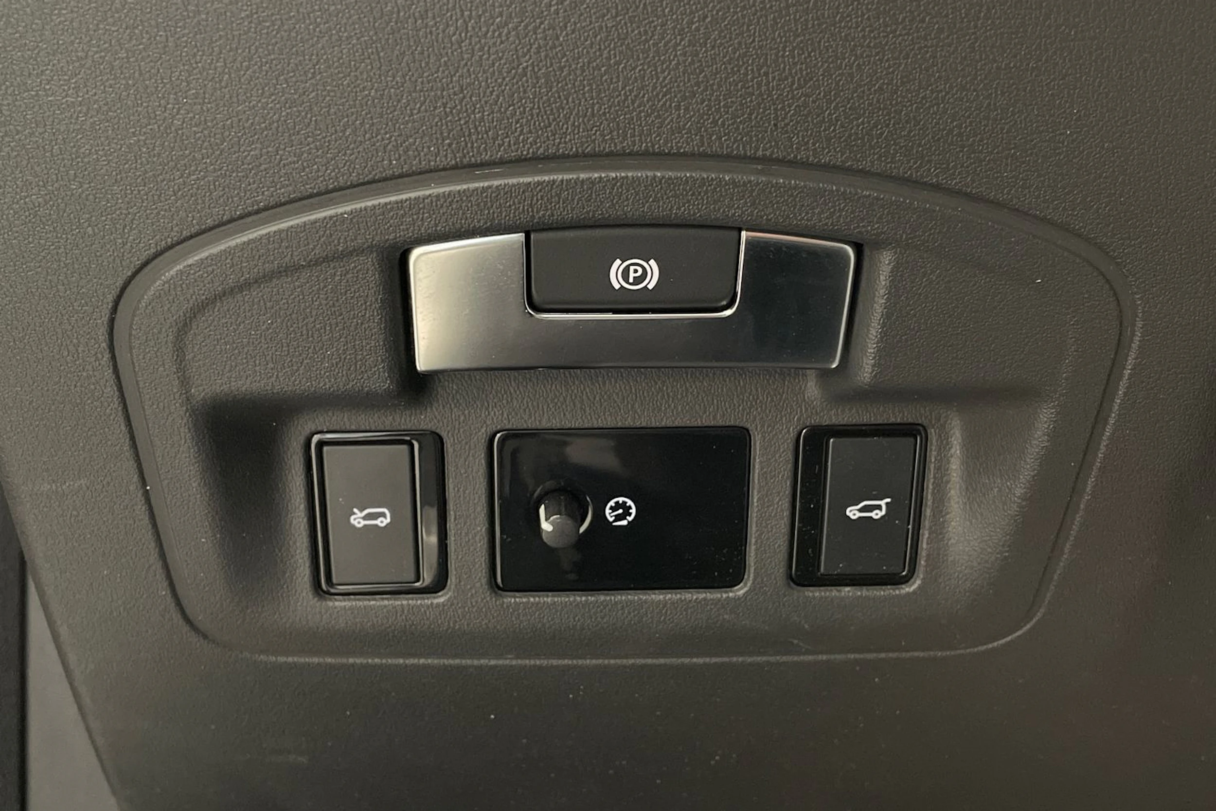 valkoinen Jaguar I-PACE 2018 kuva 16.