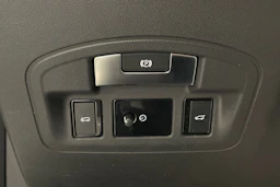 valkoinen Jaguar I-PACE 2018 kuva 16.