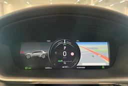 valkoinen Jaguar I-PACE 2018 kuva 17.