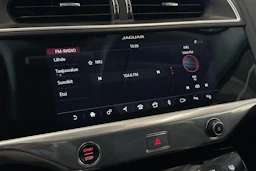 valkoinen Jaguar I-PACE 2018 kuva 18.