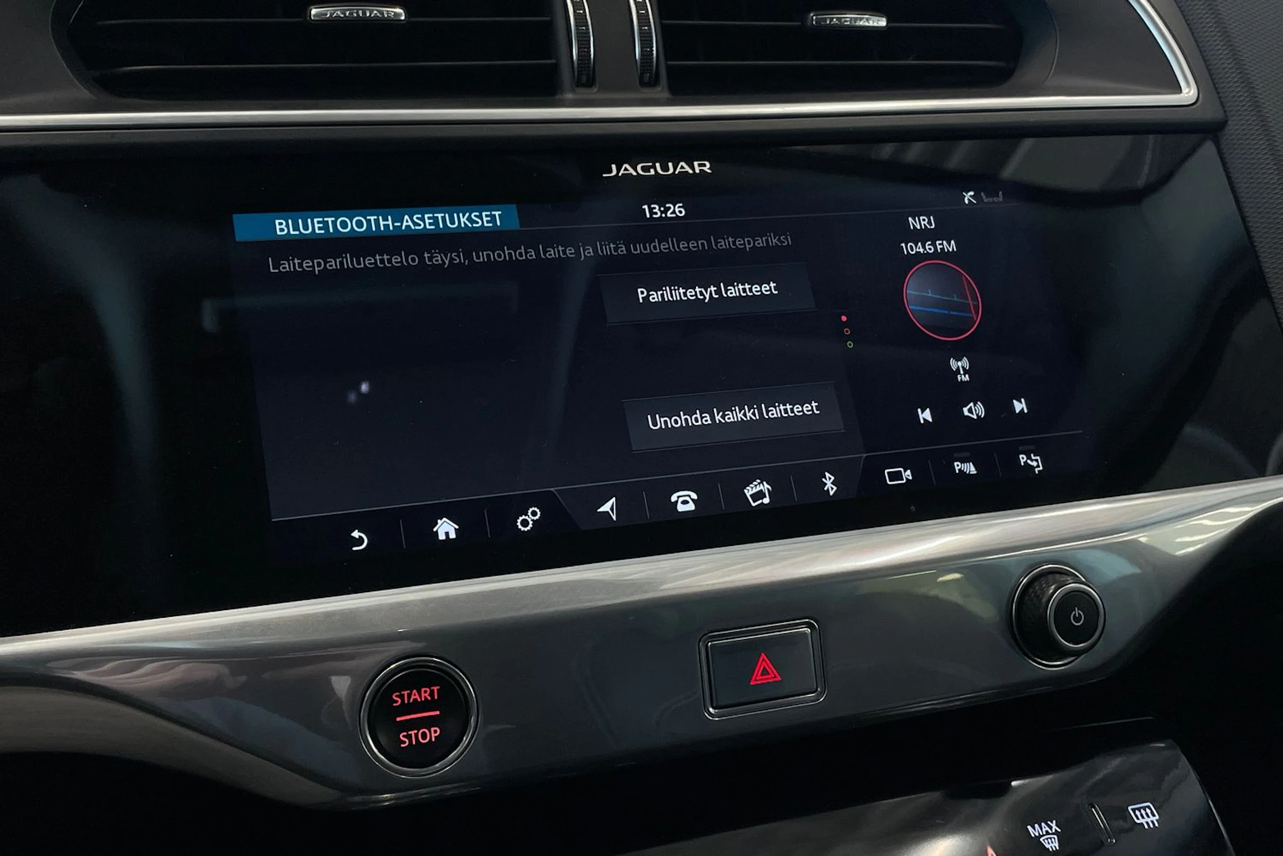 valkoinen Jaguar I-PACE 2018 kuva 19.