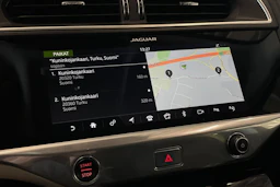 valkoinen Jaguar I-PACE 2018 kuva 20.