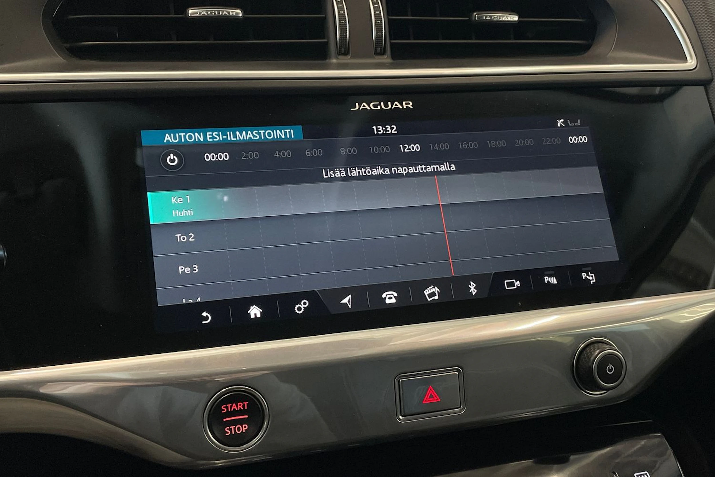 valkoinen Jaguar I-PACE 2018 kuva 23.