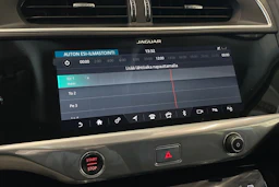 valkoinen Jaguar I-PACE 2018 kuva 23.