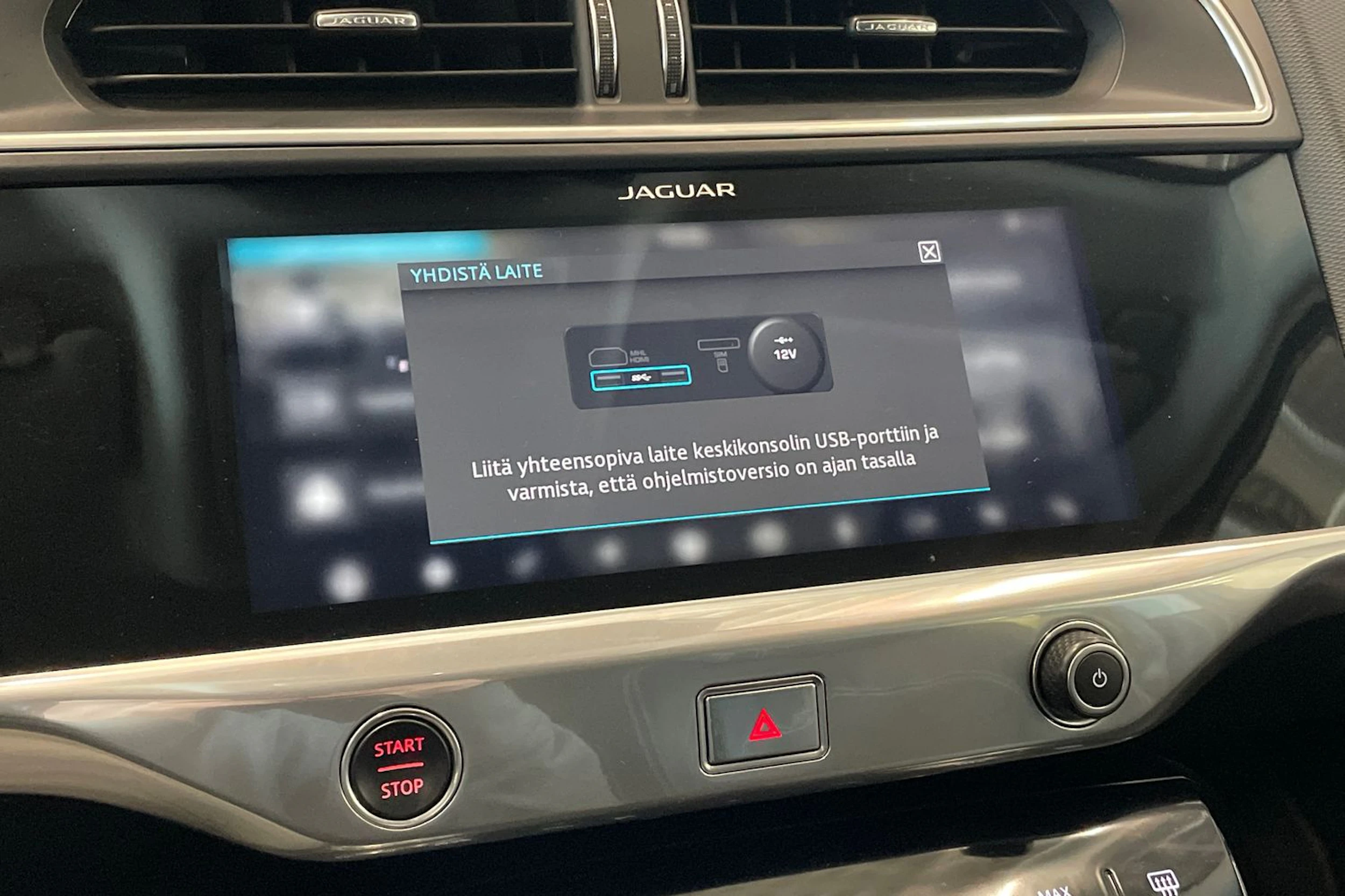 valkoinen Jaguar I-PACE 2018 kuva 24.