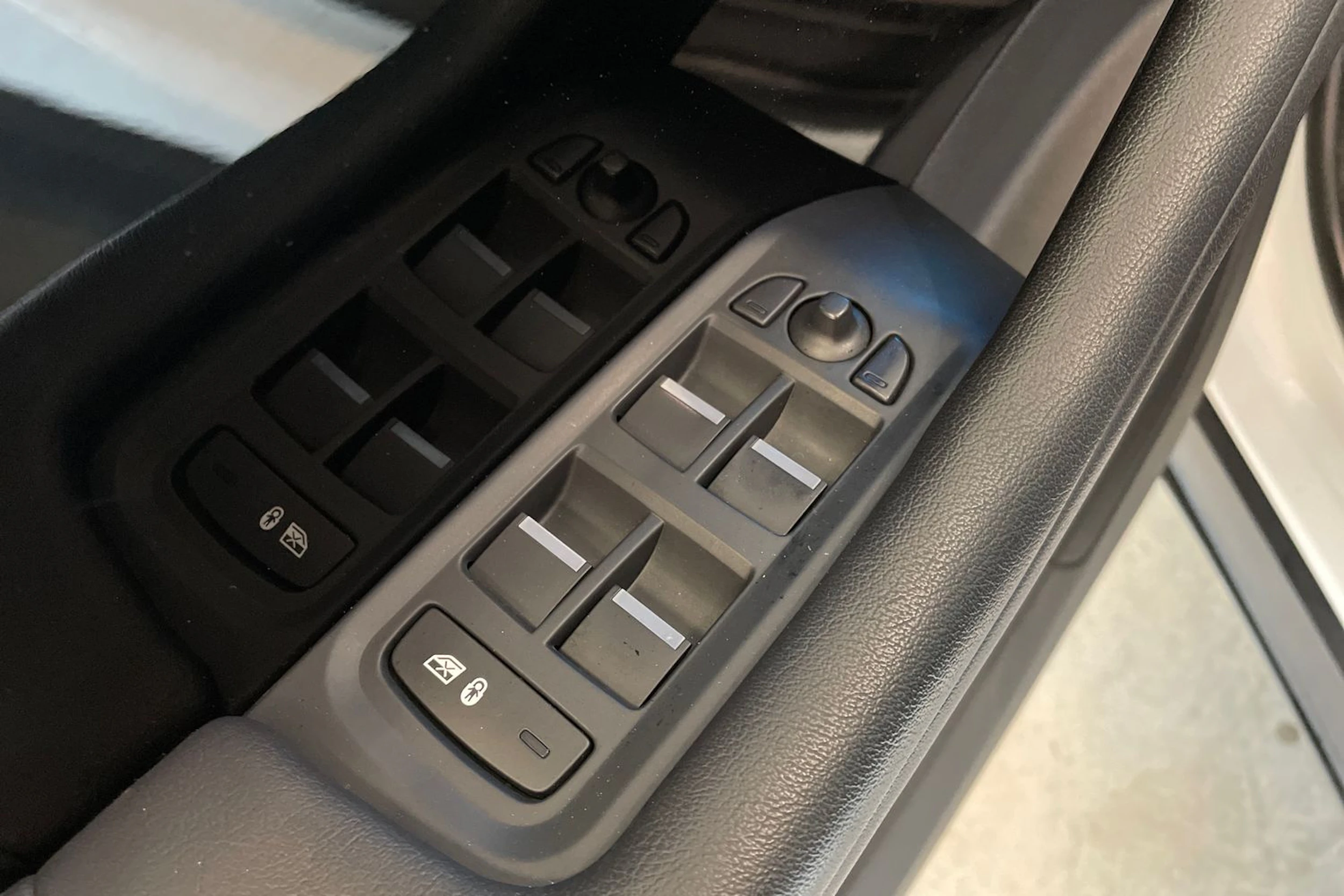 valkoinen Jaguar I-PACE 2018 kuva 26.