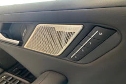 valkoinen Jaguar I-PACE 2018 kuva 27.