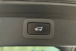 valkoinen Jaguar I-PACE 2018 kuva 29.