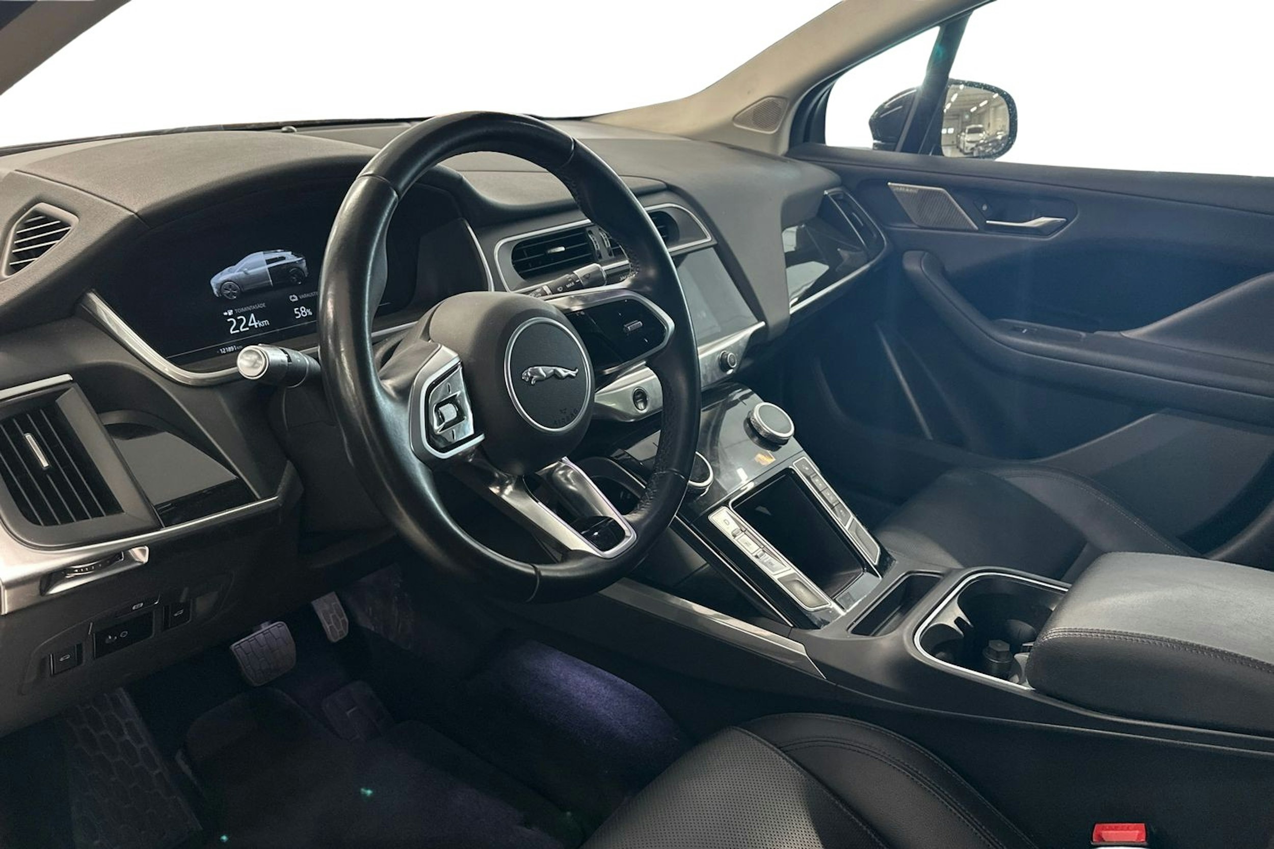 musta Jaguar I-PACE 2018 kuva 3.