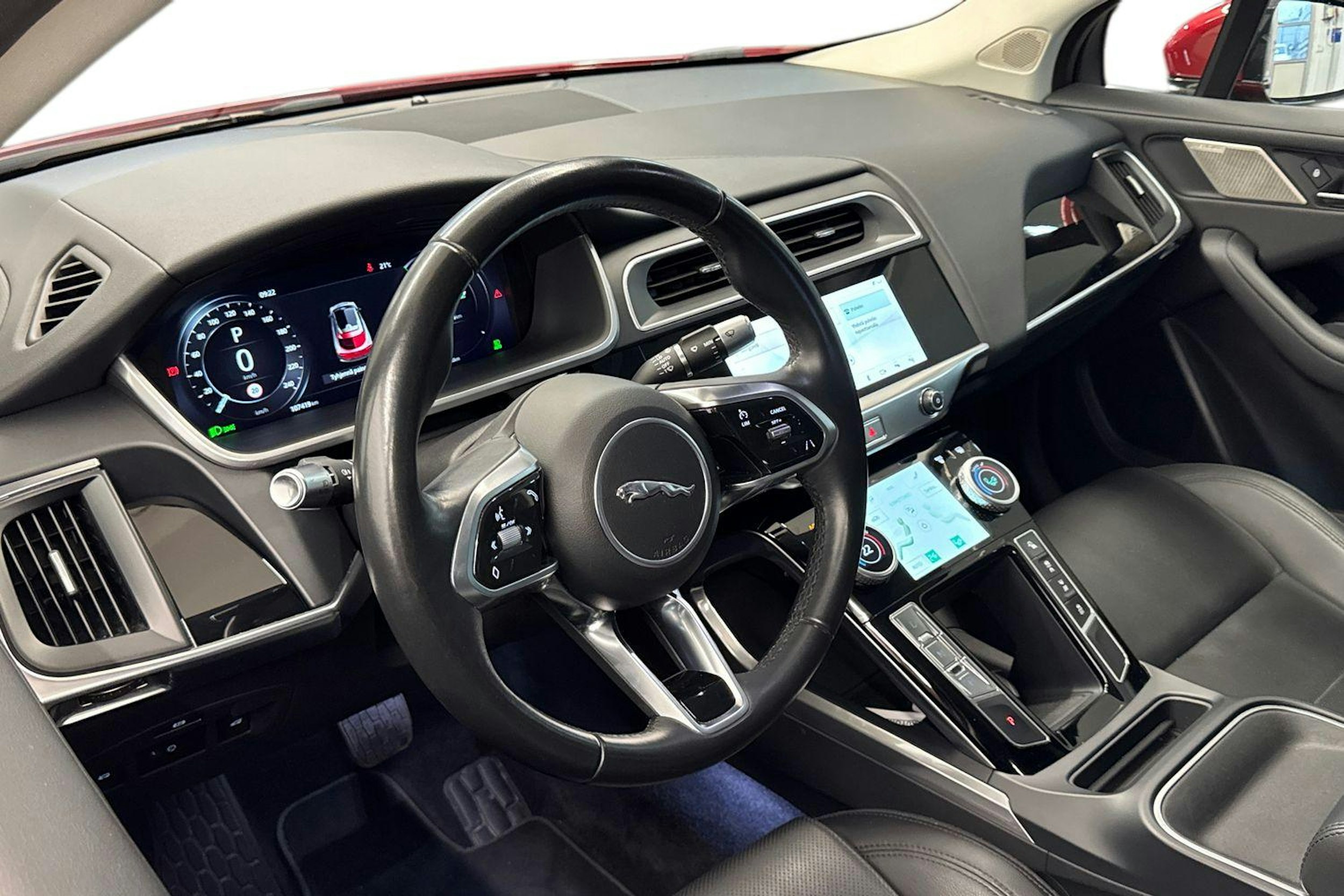 Punainen Jaguar I-PACE 2019 kuva 7.