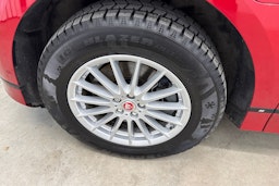 Punainen Jaguar I-PACE 2019 kuva 11.