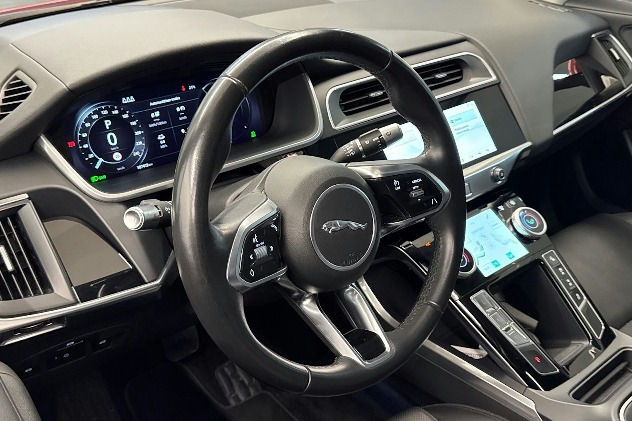 Punainen Jaguar I-PACE 2019 kuva 14.