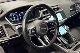 Punainen Jaguar I-PACE 2019 kuva 14.
