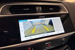 Punainen Jaguar I-PACE 2019 kuva 16.
