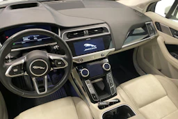 valkoinen Jaguar I-PACE 2019 kuva 7.