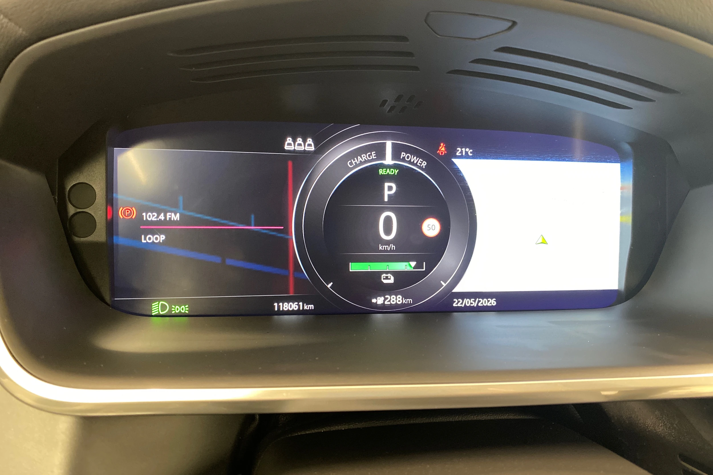 valkoinen Jaguar I-PACE 2019 kuva 11.