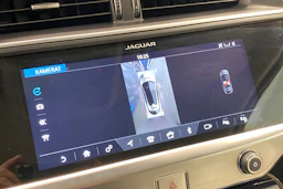 valkoinen Jaguar I-PACE 2019 kuva 14.