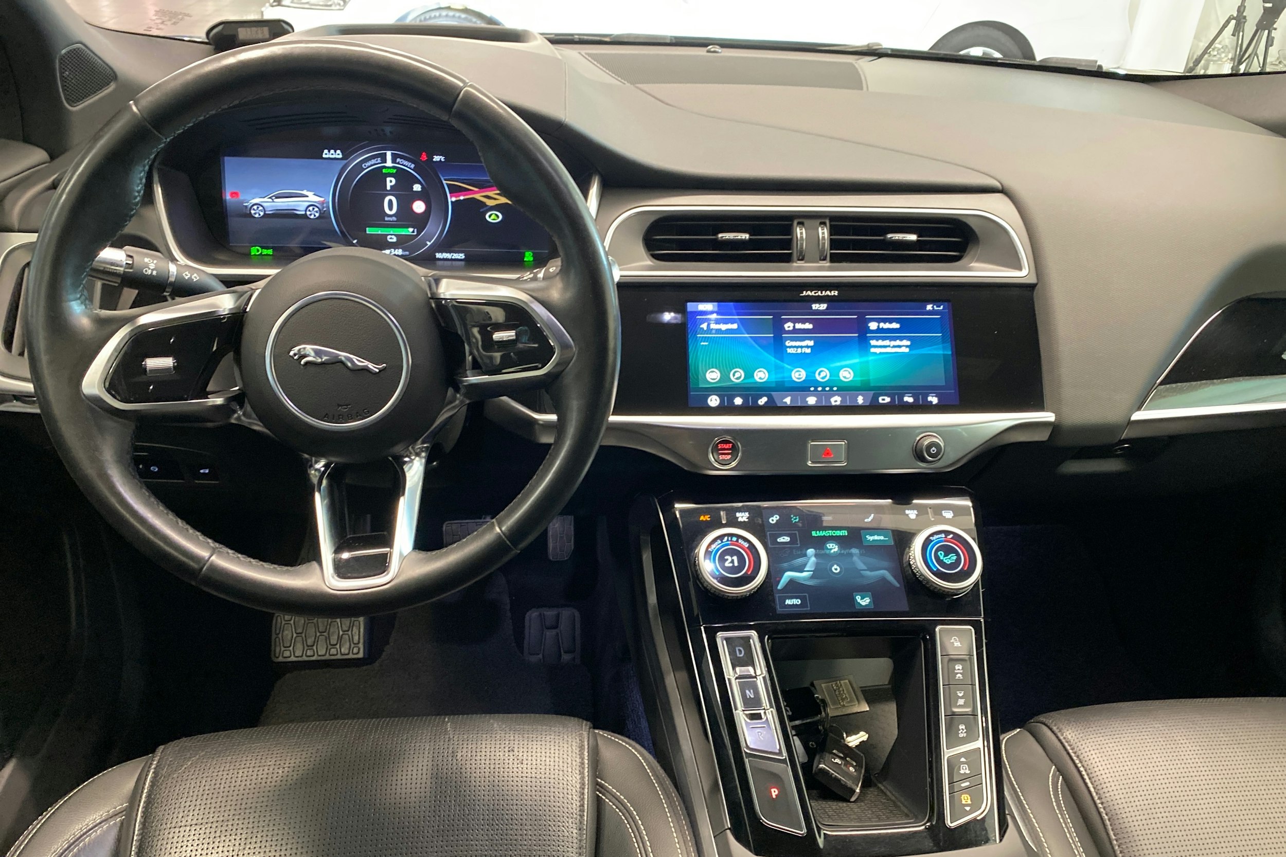 Musta Jaguar I-PACE 2019 kuva 14.