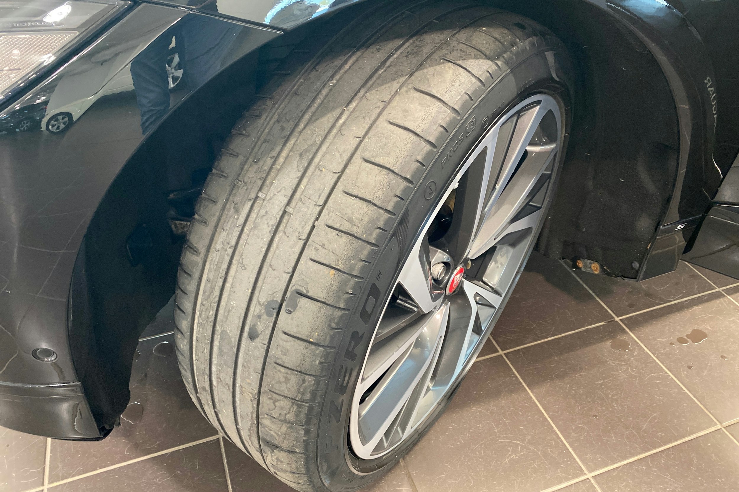 Musta Jaguar I-PACE 2019 kuva 21.