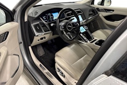 Harmaa Jaguar I-PACE 2019 kuva 3.