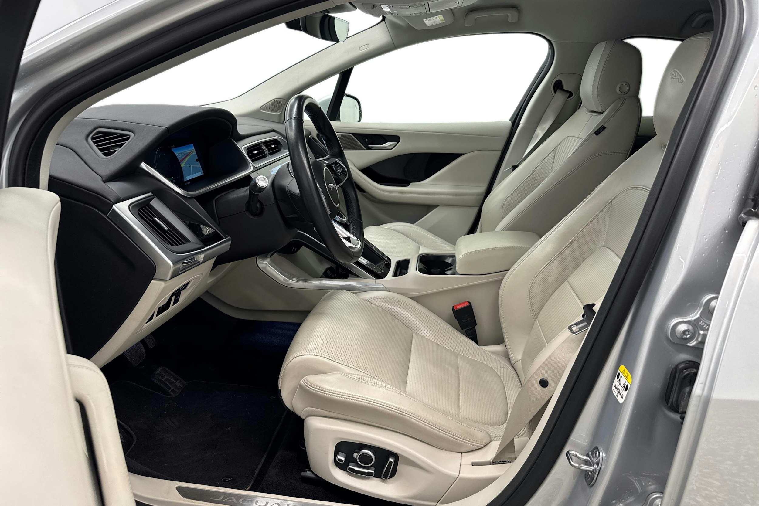 Harmaa Jaguar I-PACE 2019 kuva 7.