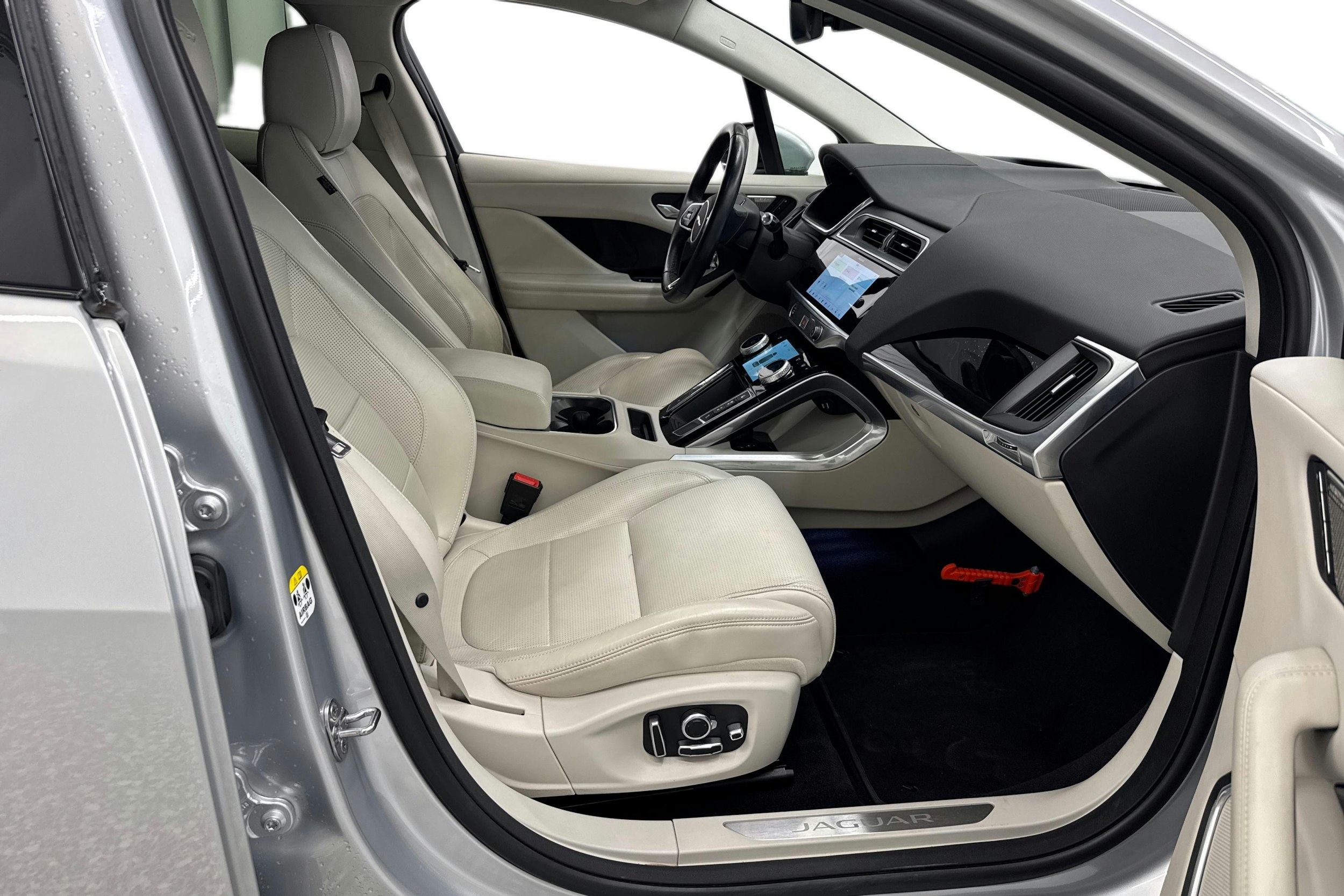 Harmaa Jaguar I-PACE 2019 kuva 10.