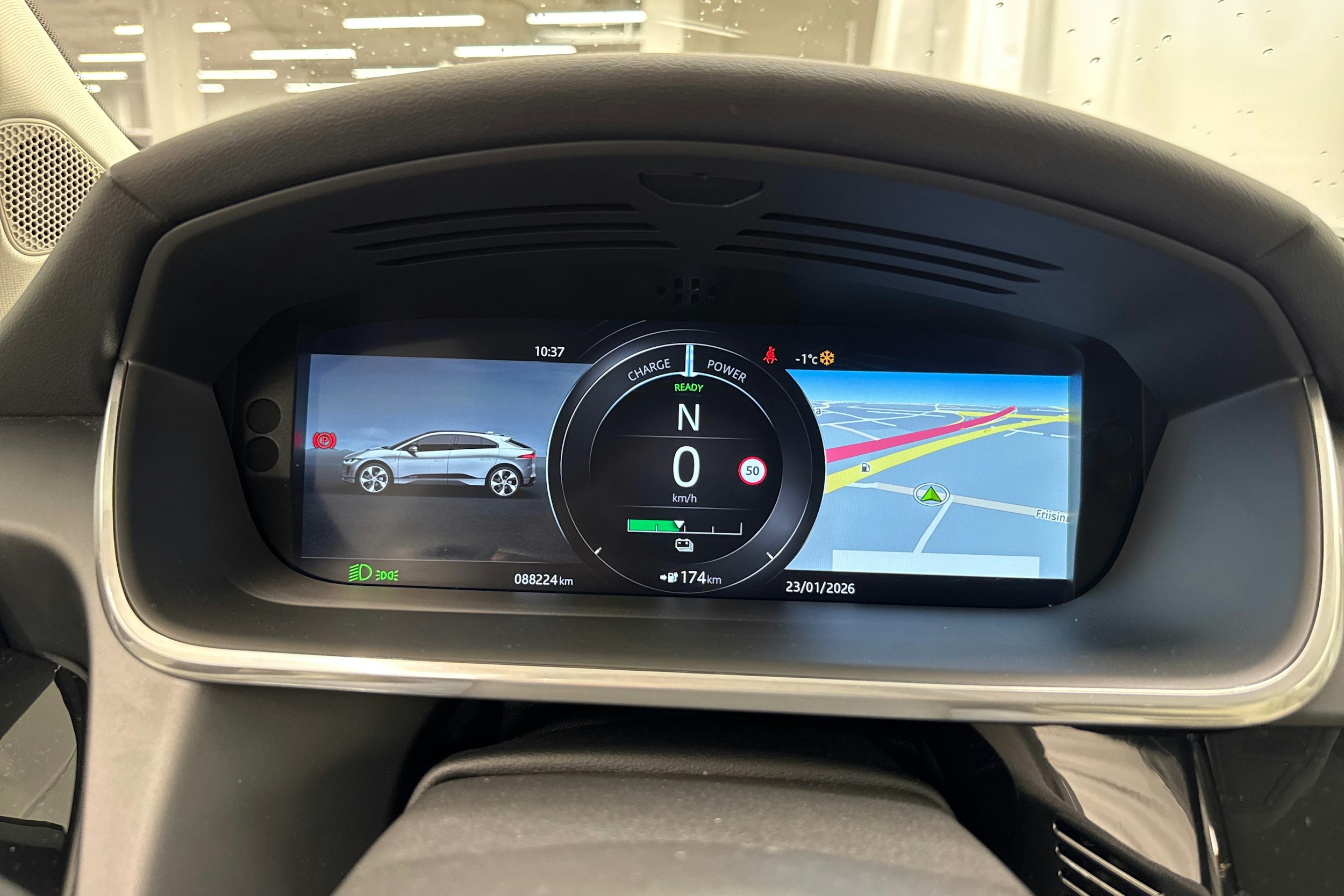 Harmaa Jaguar I-PACE 2019 kuva 15.