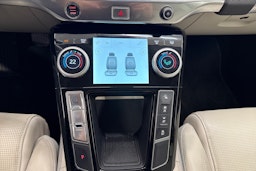 Harmaa Jaguar I-PACE 2019 kuva 22.