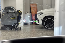 Harmaa Jaguar I-PACE 2019 kuva 24.