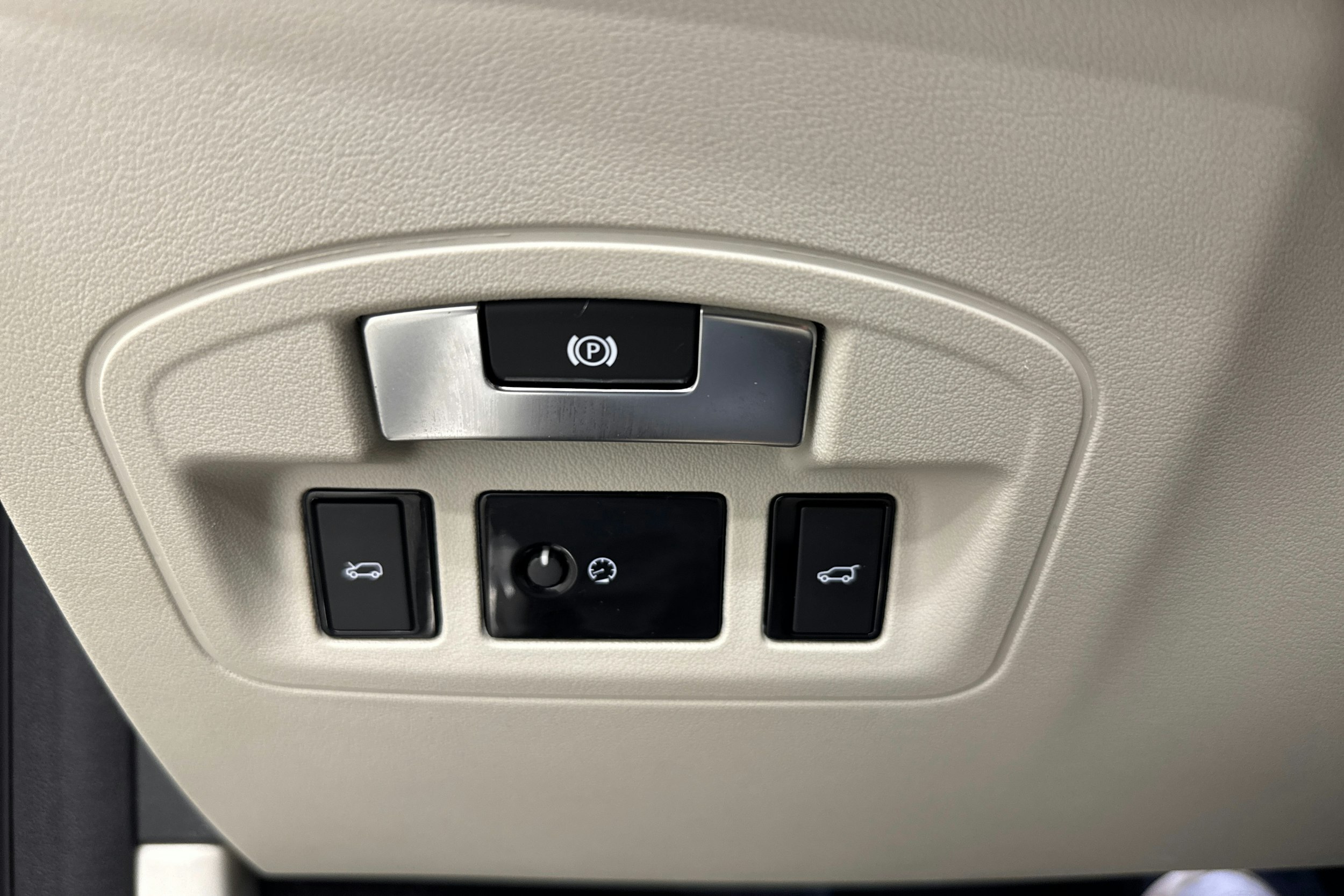 Harmaa Jaguar I-PACE 2019 kuva 26.