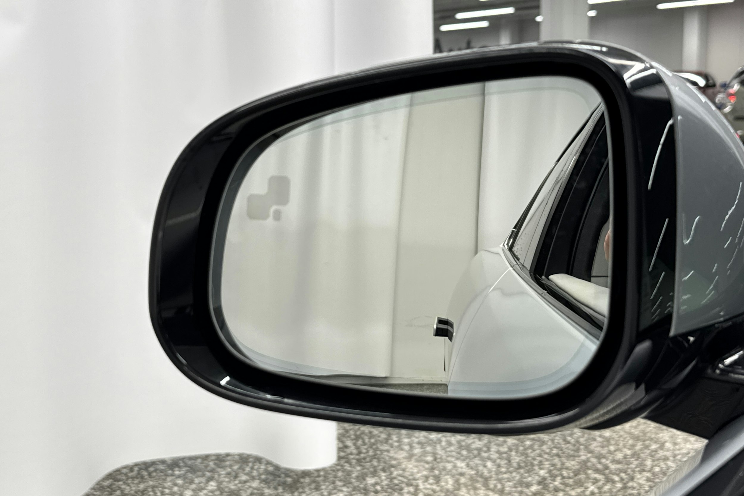 Harmaa Jaguar I-PACE 2019 kuva 27.