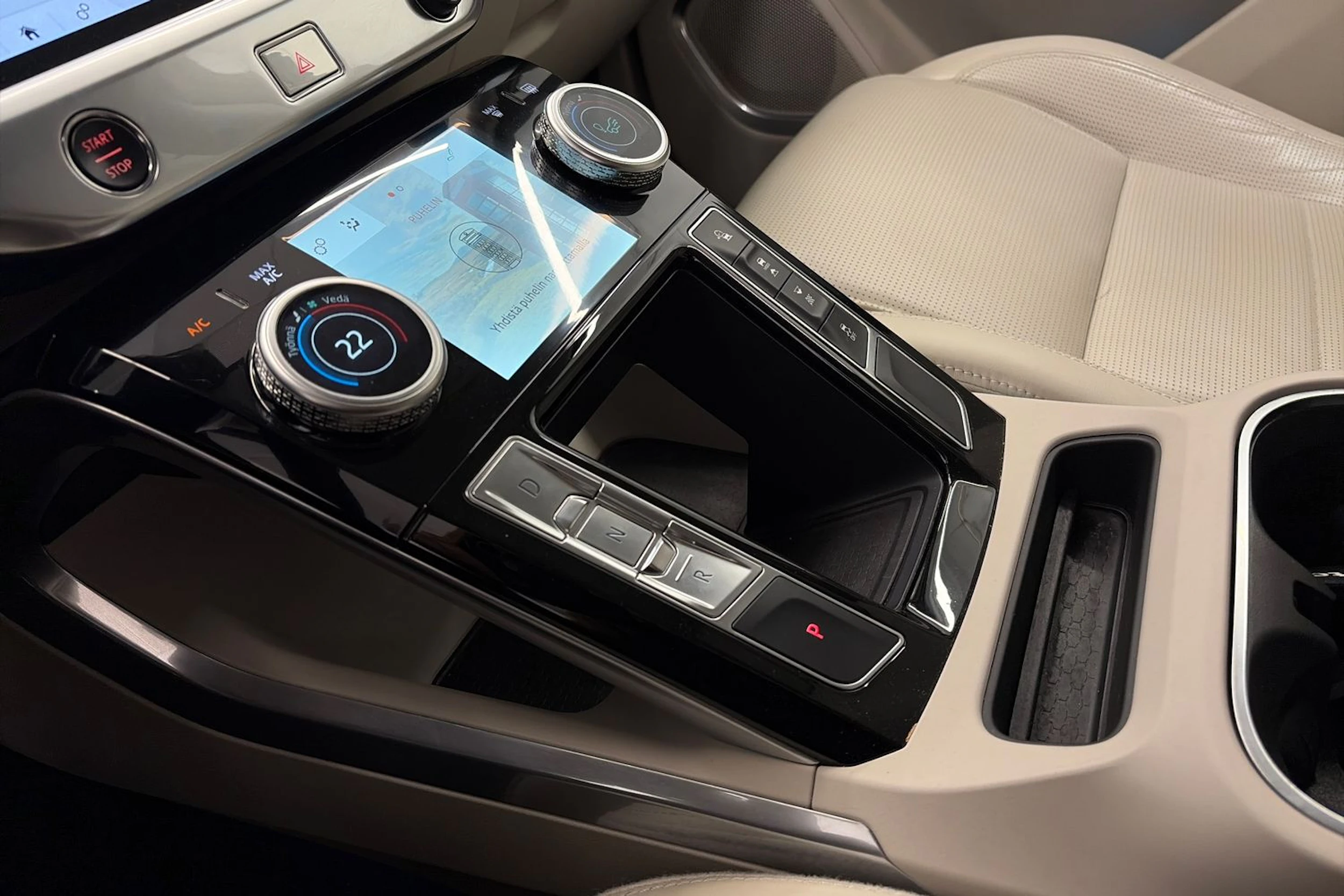Harmaa Jaguar I-PACE 2019 kuva 33.