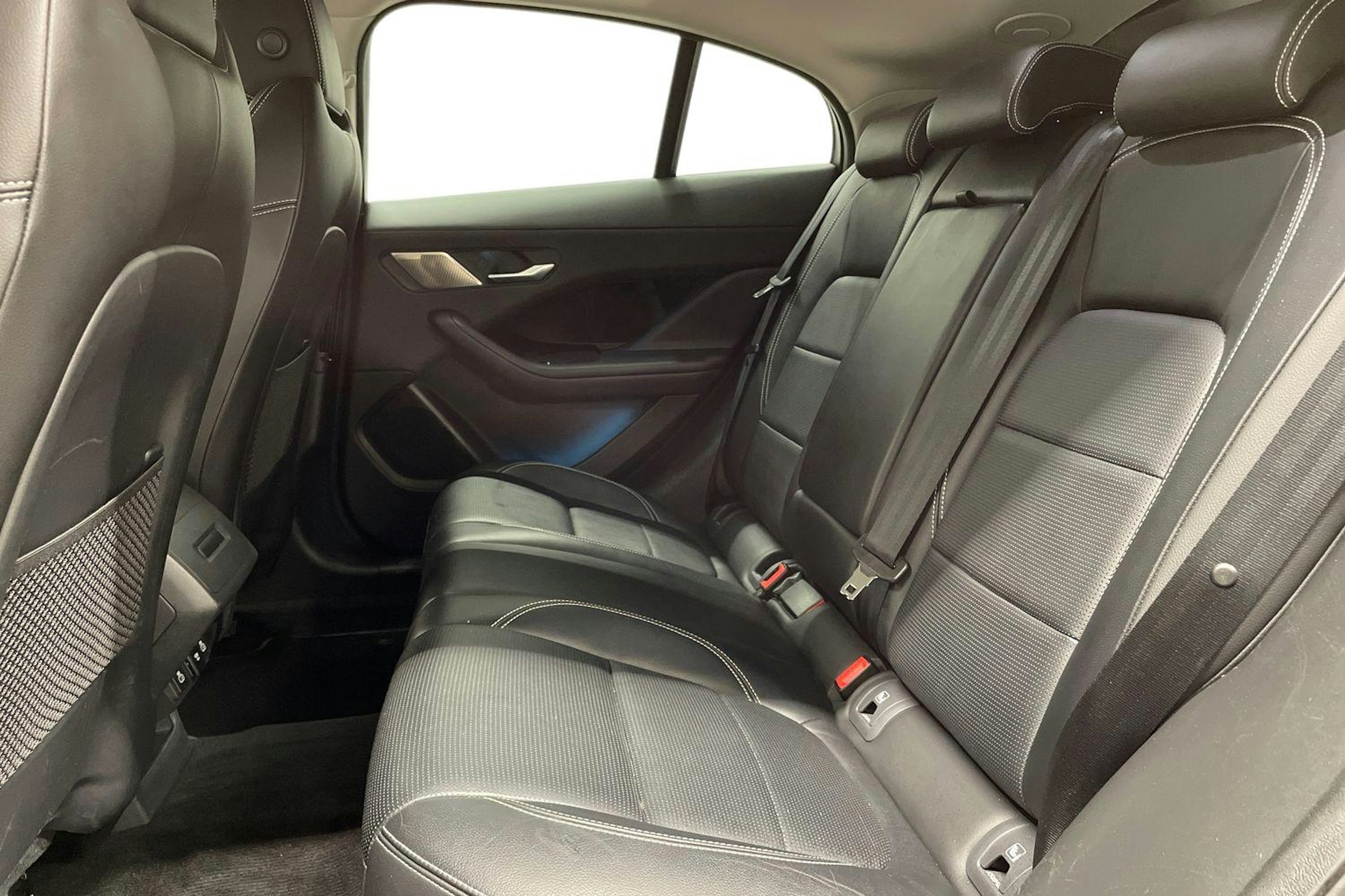 musta Jaguar I-PACE 2020 kuva 10.