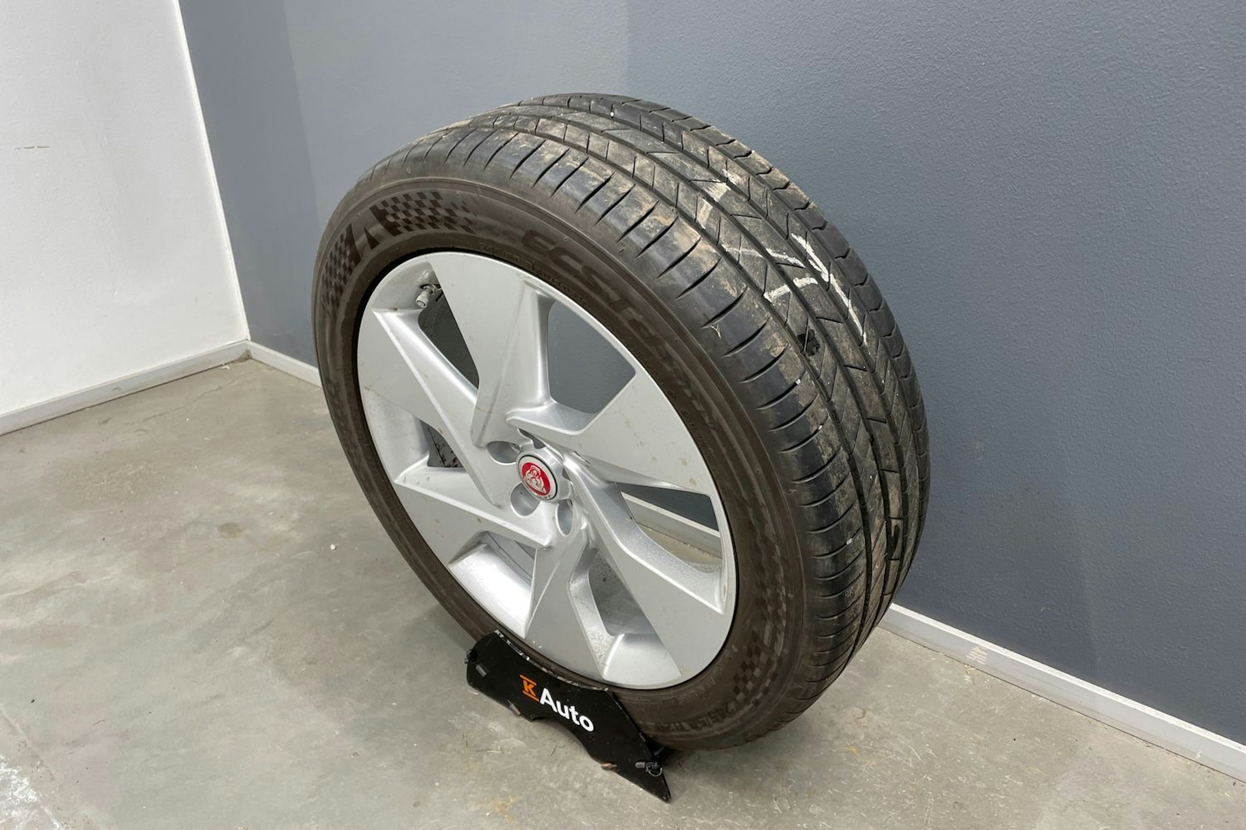 musta Jaguar I-PACE 2020 kuva 14.