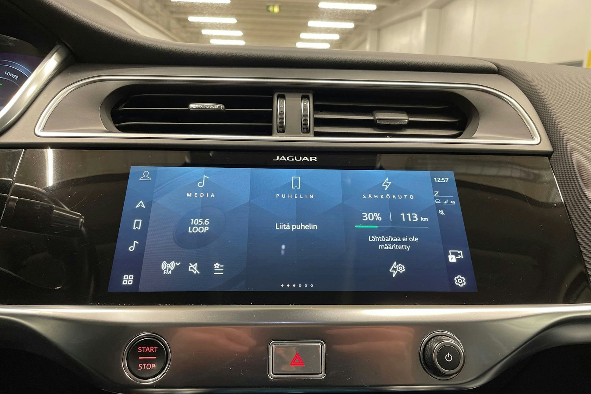 musta Jaguar I-PACE 2020 kuva 17.