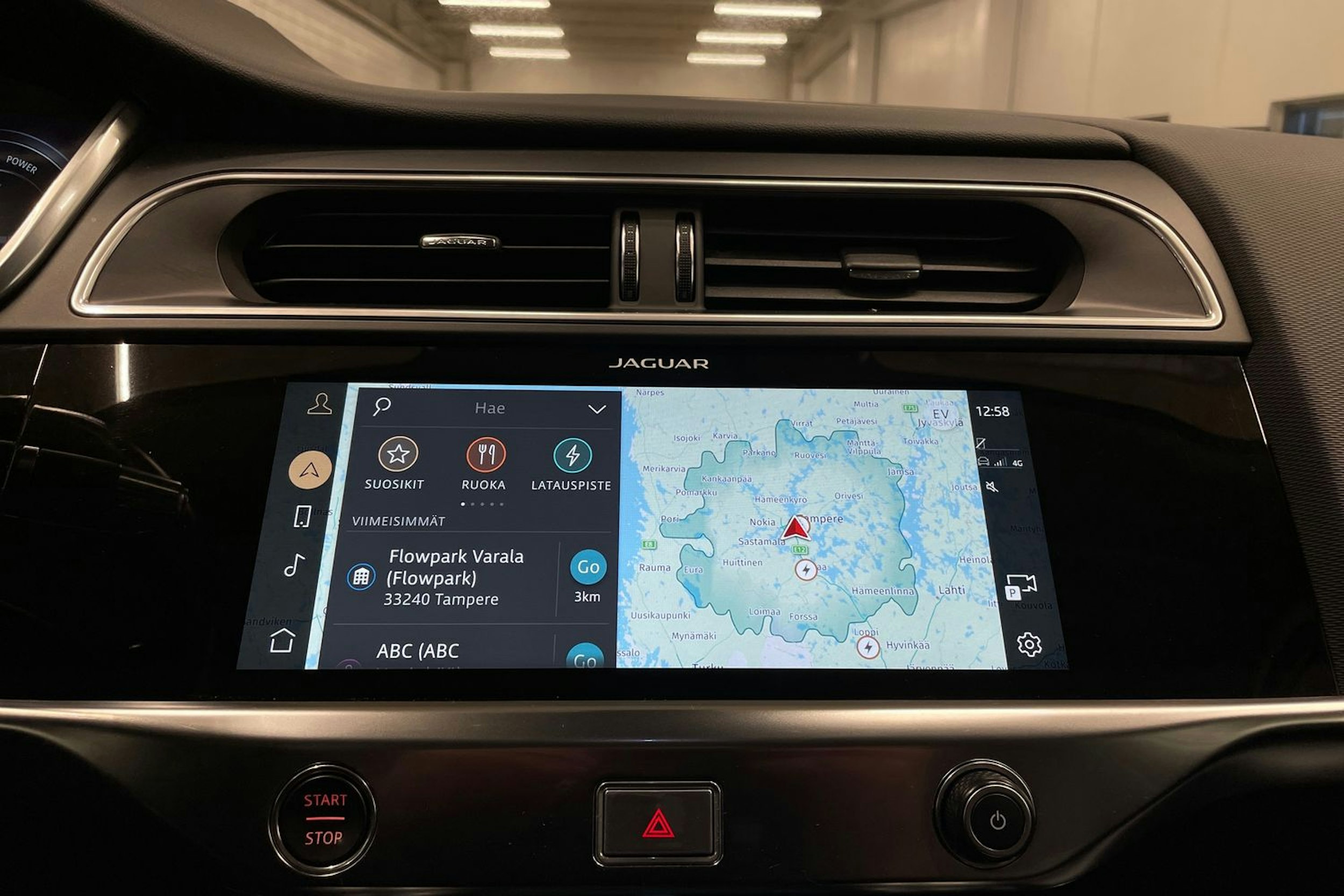 musta Jaguar I-PACE 2020 kuva 18.