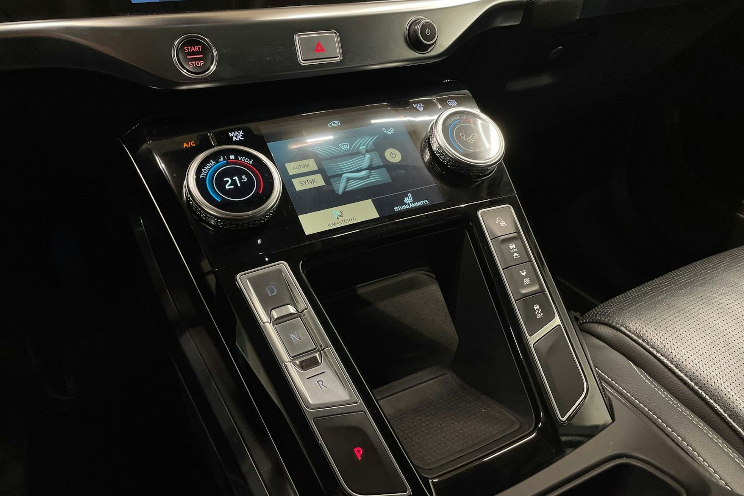 musta Jaguar I-PACE 2020 kuva 24.