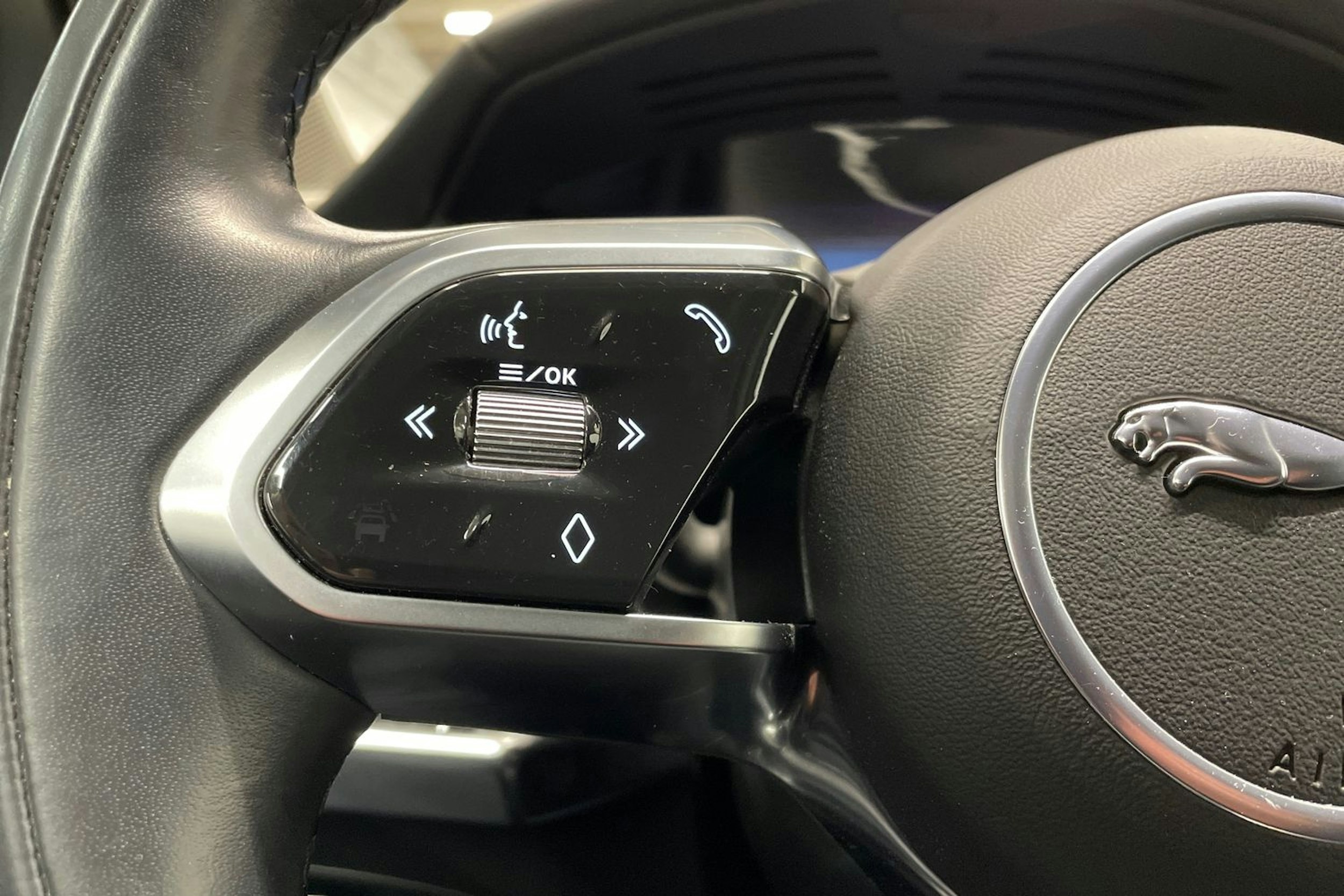 musta Jaguar I-PACE 2020 kuva 26.