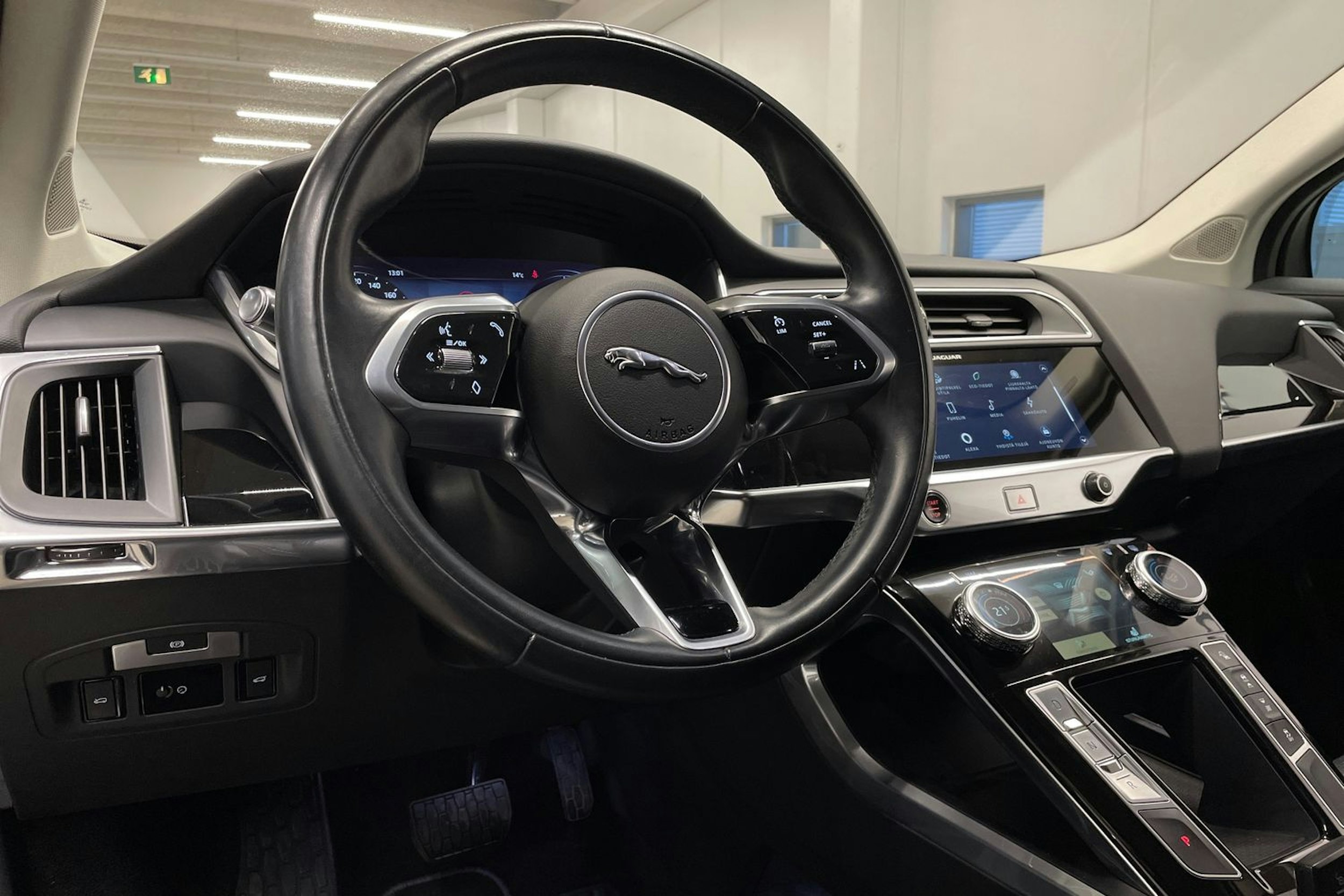 musta Jaguar I-PACE 2020 kuva 30.