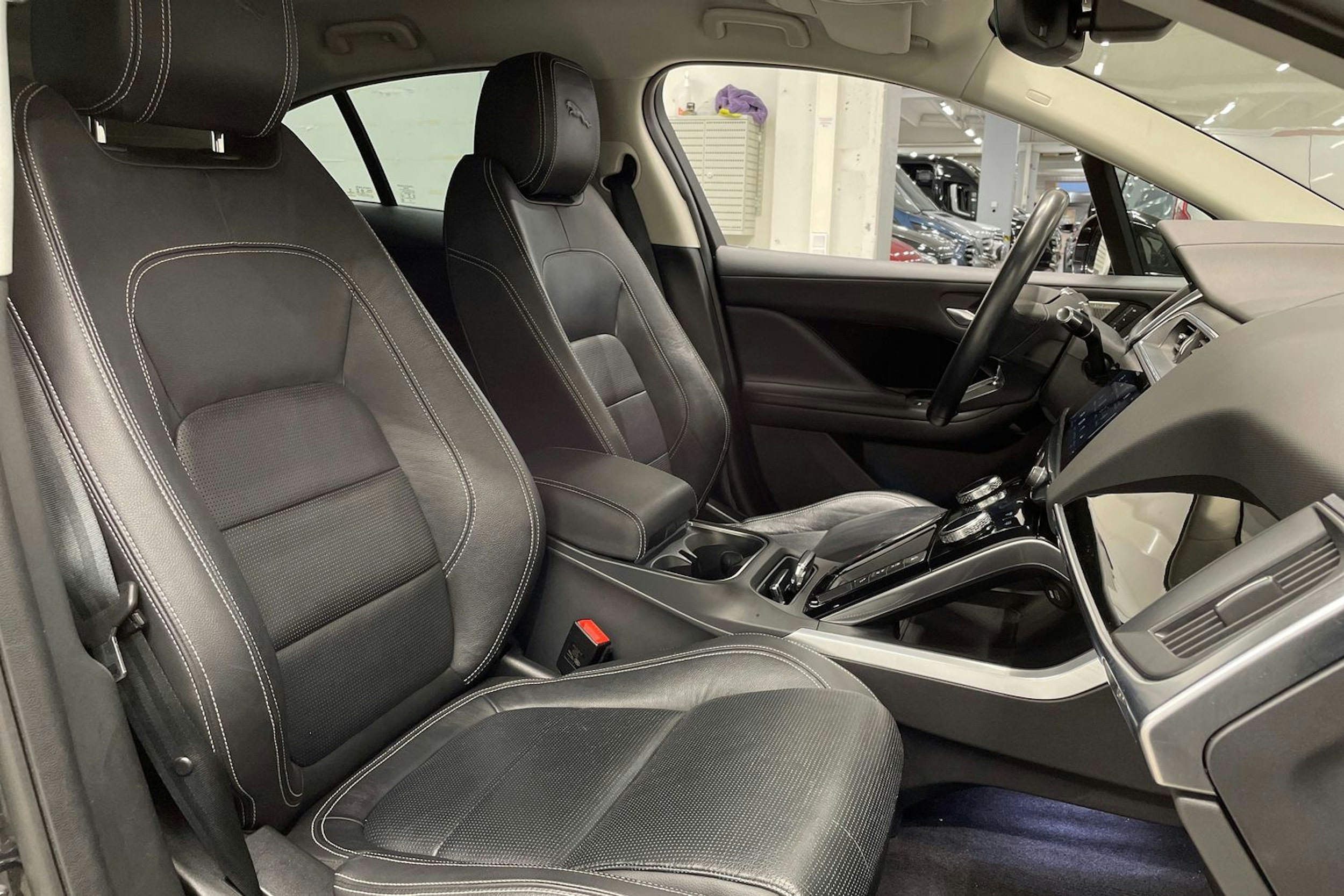 musta Jaguar I-PACE 2020 kuva 31.