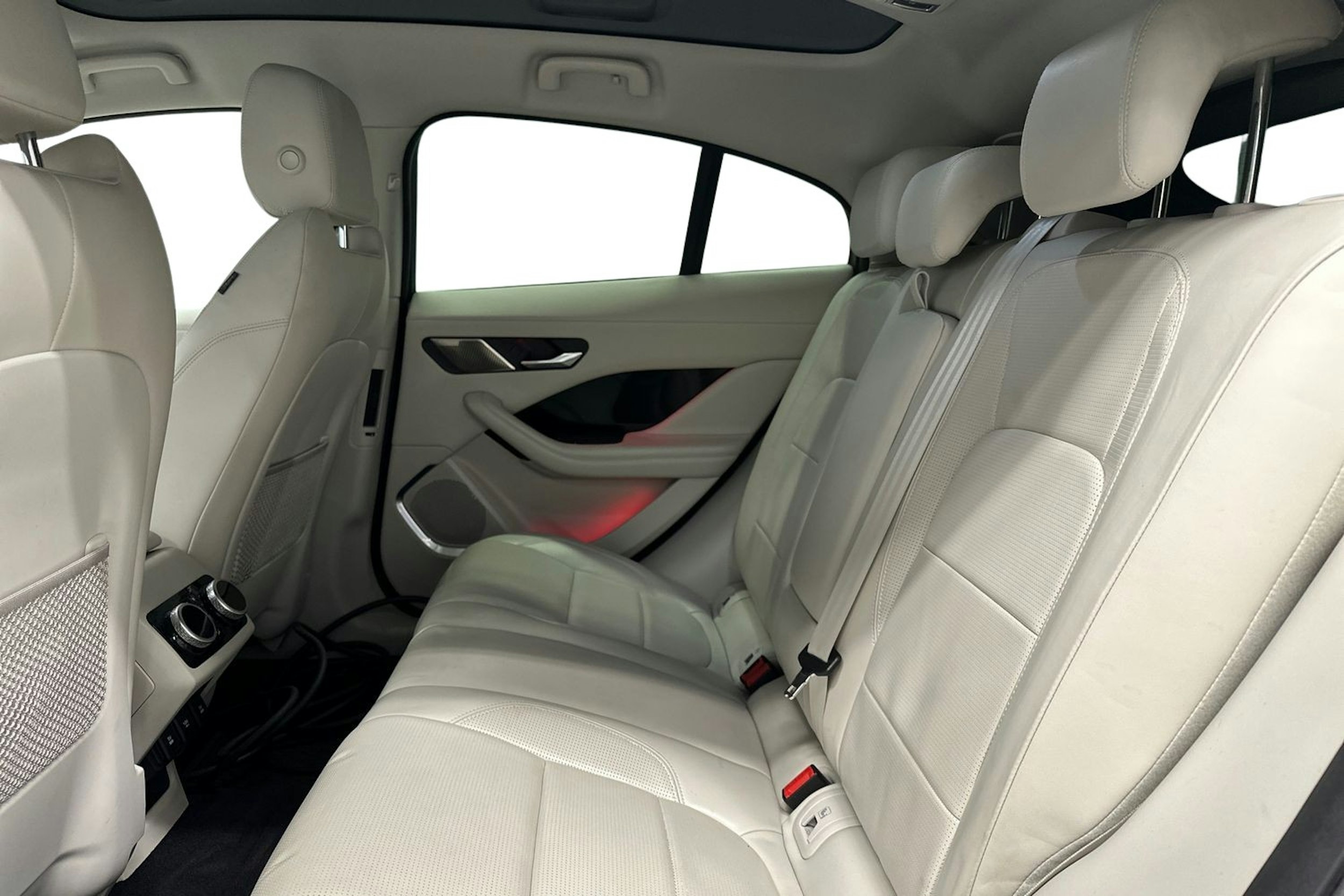 harmaa Jaguar I-PACE 2020 kuva 10.