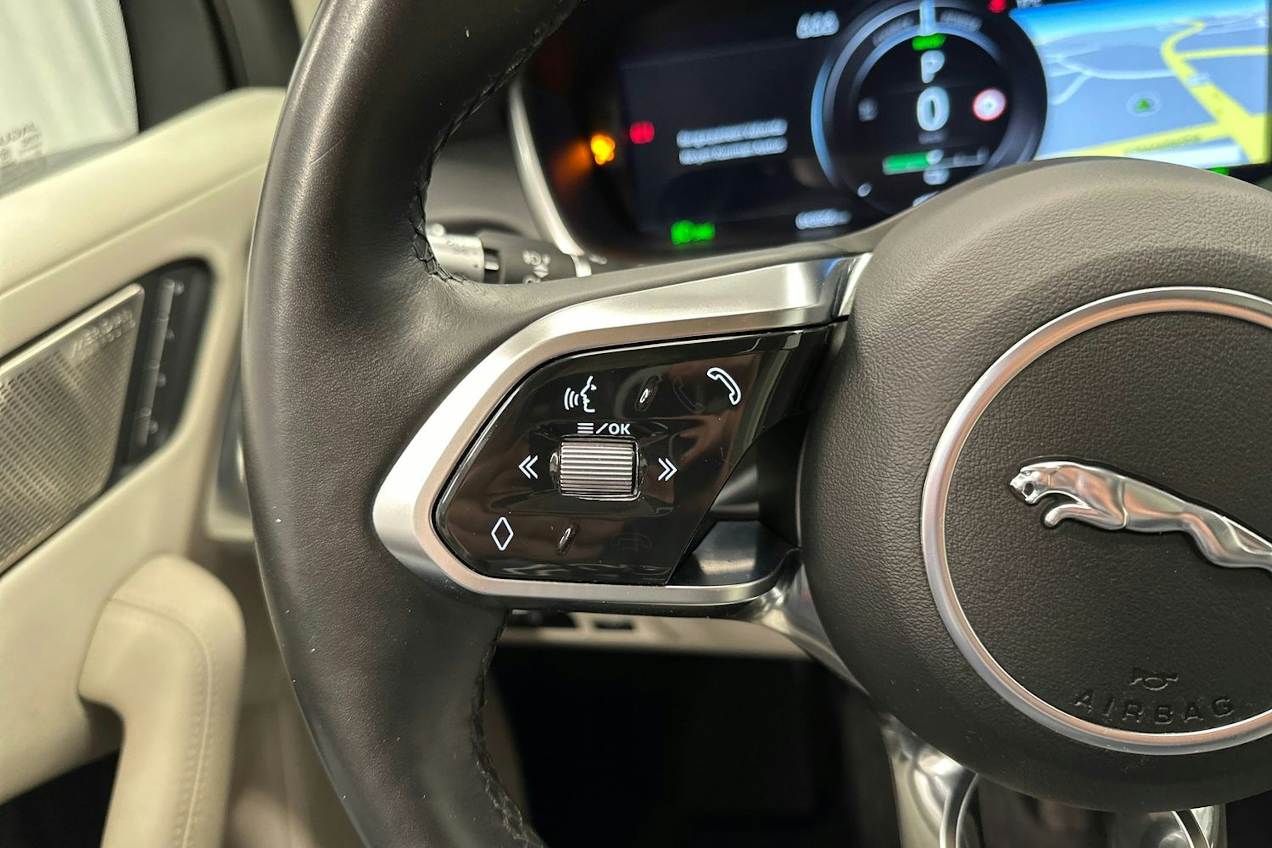 harmaa Jaguar I-PACE 2020 kuva 14.