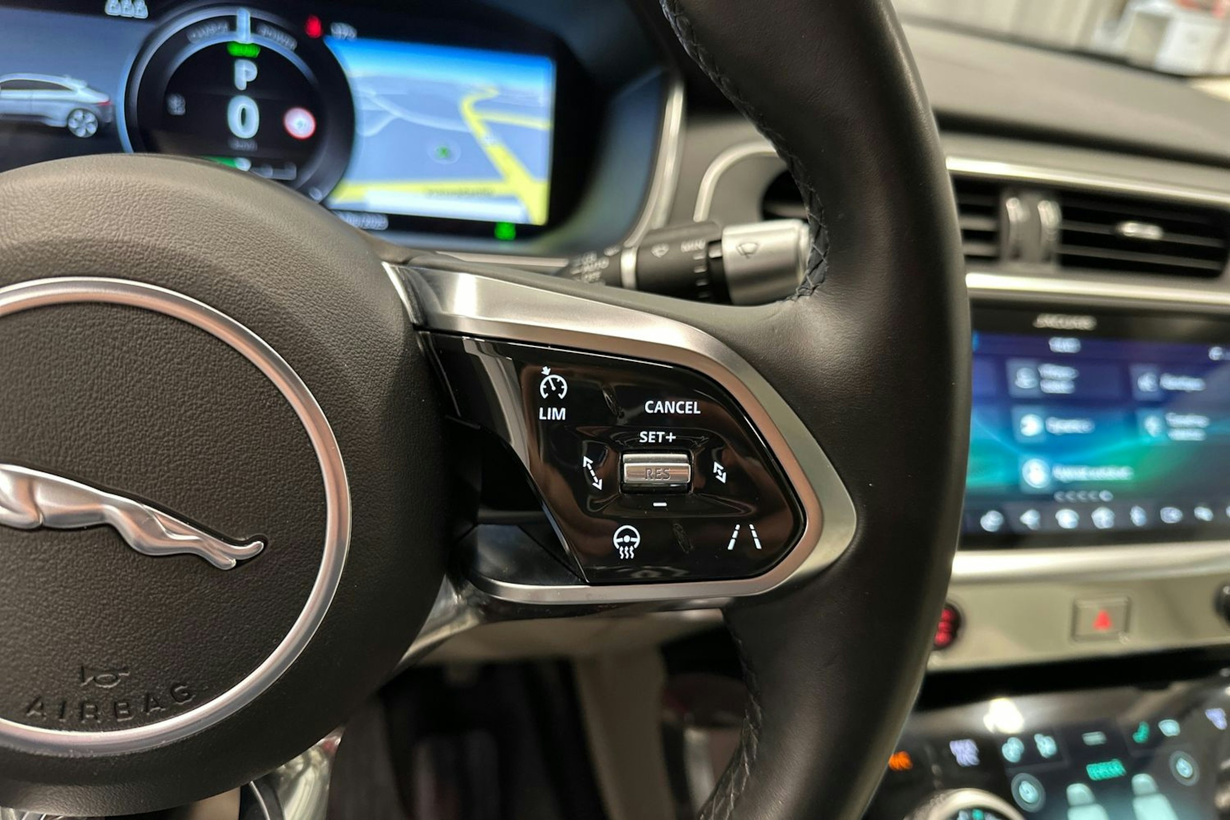 harmaa Jaguar I-PACE 2020 kuva 15.