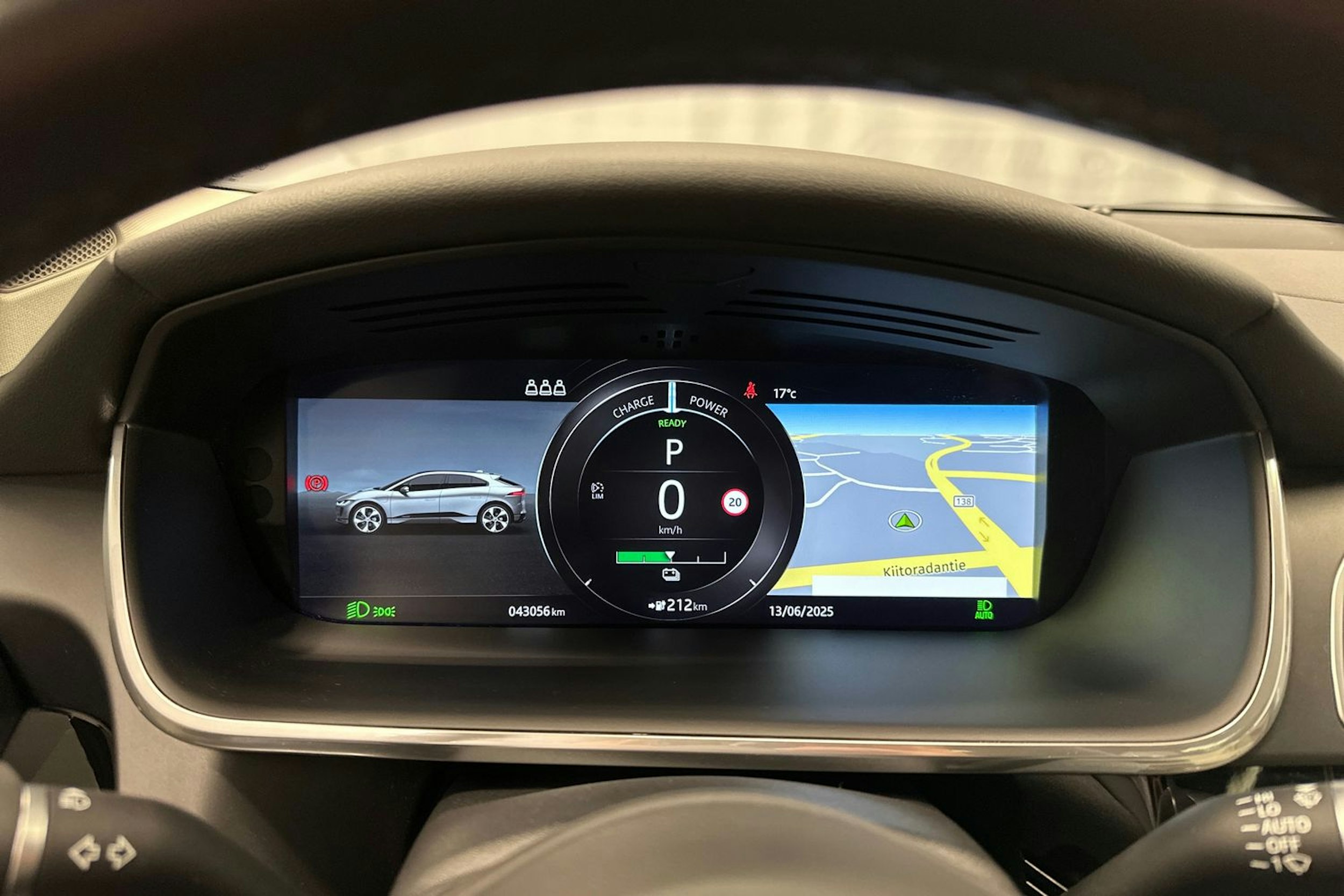 harmaa Jaguar I-PACE 2020 kuva 16.