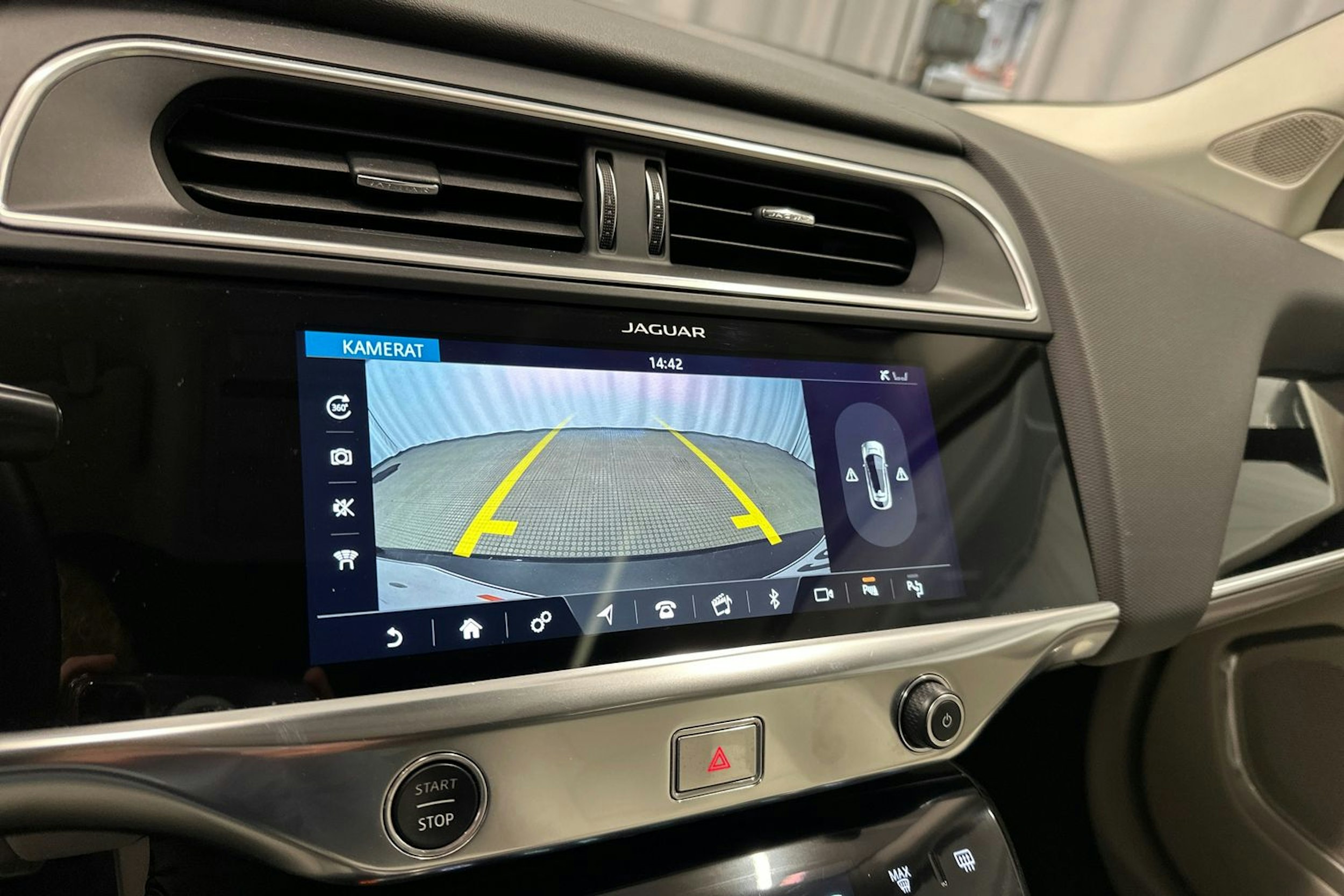 harmaa Jaguar I-PACE 2020 kuva 19.