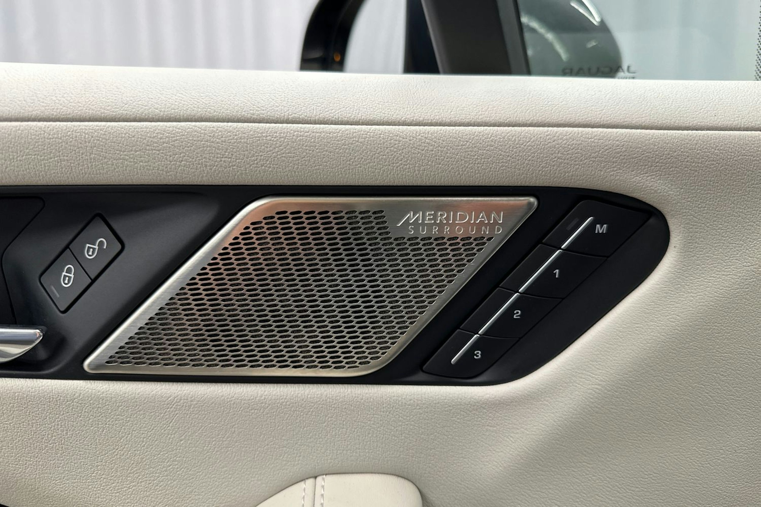 harmaa Jaguar I-PACE 2020 kuva 29.